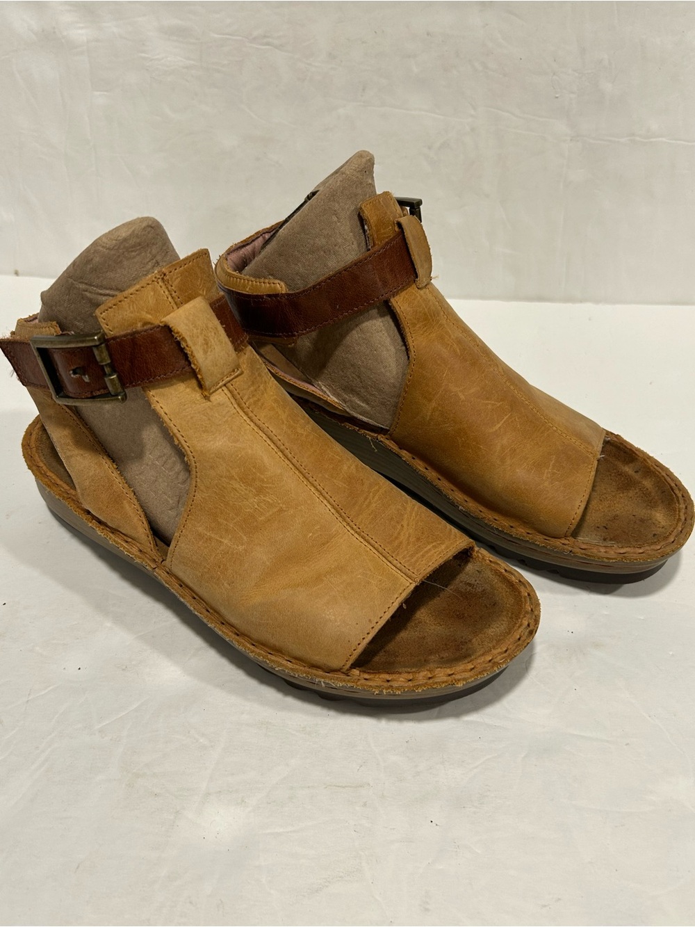 Naot Verbena Cutout Gladiator Sandals Womens 36 (US 5) dune nubuck brown Boho